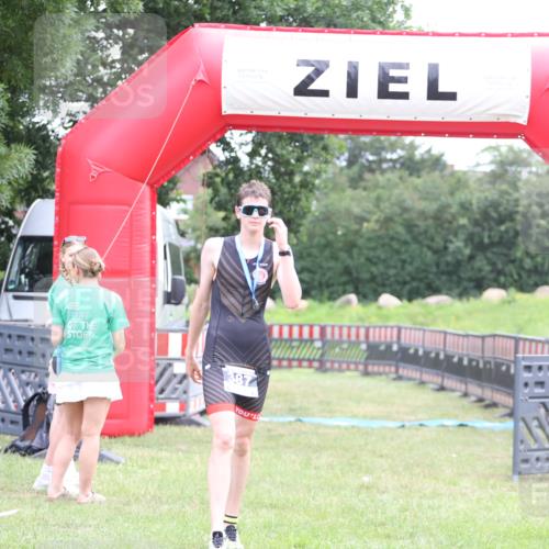 21.06.2026 - 29. Vierlanden-Triathlon Andreas Tolksdorf http://msf.ph/oto/9872026 21.06.2026 10:57:28 Ziel  meine-sportfotos.de