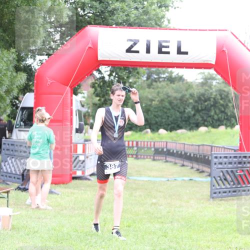 21.06.2026 - 29. Vierlanden-Triathlon Andreas Tolksdorf http://msf.ph/oto/9872034 21.06.2026 10:57:29 Ziel  meine-sportfotos.de