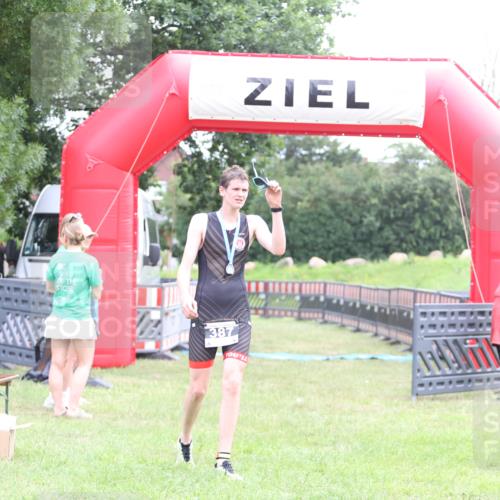 21.06.2026 - 29. Vierlanden-Triathlon Andreas Tolksdorf http://msf.ph/oto/9872040 21.06.2026 10:57:29 Ziel  meine-sportfotos.de