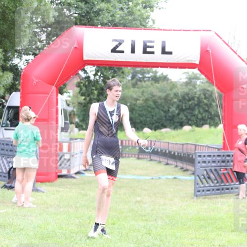 21.06.2026 - 29. Vierlanden-Triathlon Andreas Tolksdorf http://msf.ph/oto/9872071 21.06.2026 10:57:29 Ziel  meine-sportfotos.de
