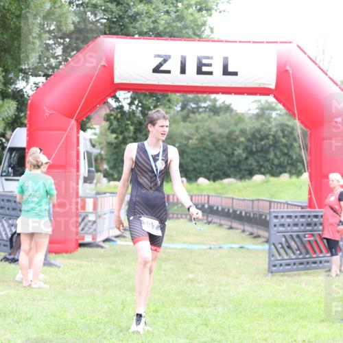 21.06.2026 - 29. Vierlanden-Triathlon Andreas Tolksdorf http://msf.ph/oto/9872081 21.06.2026 10:57:29 Ziel  meine-sportfotos.de