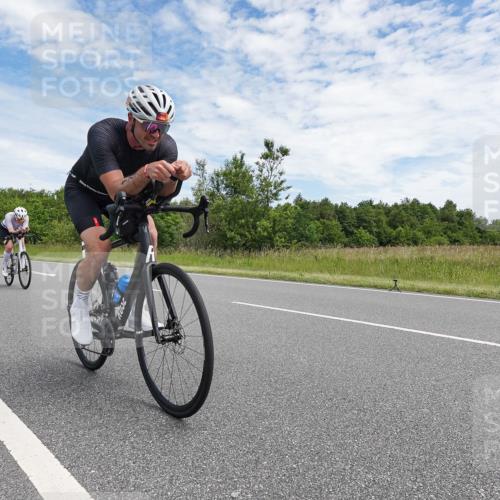 21.06.2026 - Viking Triathlon Michael Burmester http://msf.ph/oto/9872114 21.06.2026 12:25:07 Radfahren 26, 44, 48, 55, 91, 163, 166, 173, 176, 179, 206, 306, 313, 348, 419, 455, 565, 608 meine-sportfotos.de