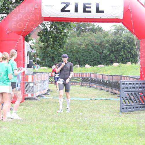 21.06.2026 - 29. Vierlanden-Triathlon Andreas Tolksdorf http://msf.ph/oto/9872136 21.06.2026 10:58:59 Ziel 326, 326 meine-sportfotos.de