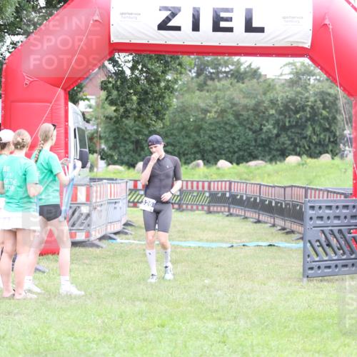 21.06.2026 - 29. Vierlanden-Triathlon Andreas Tolksdorf http://msf.ph/oto/9872185 21.06.2026 10:58:59 Ziel 326, 326 meine-sportfotos.de