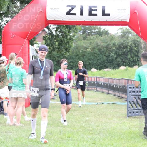 21.06.2026 - 29. Vierlanden-Triathlon Andreas Tolksdorf http://msf.ph/oto/9872191 21.06.2026 10:59:07 Ziel  meine-sportfotos.de
