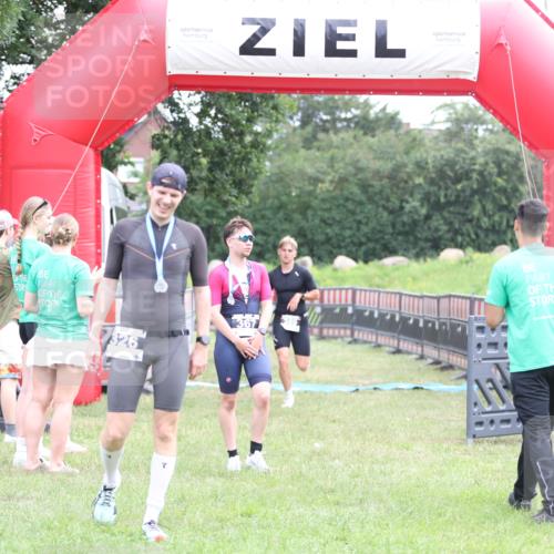 21.06.2026 - 29. Vierlanden-Triathlon Andreas Tolksdorf http://msf.ph/oto/9872214 21.06.2026 10:59:07 Ziel  meine-sportfotos.de