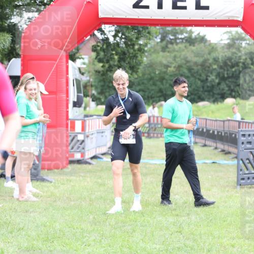 21.06.2026 - 29. Vierlanden-Triathlon Andreas Tolksdorf http://msf.ph/oto/9872279 21.06.2026 10:59:15 Ziel  meine-sportfotos.de