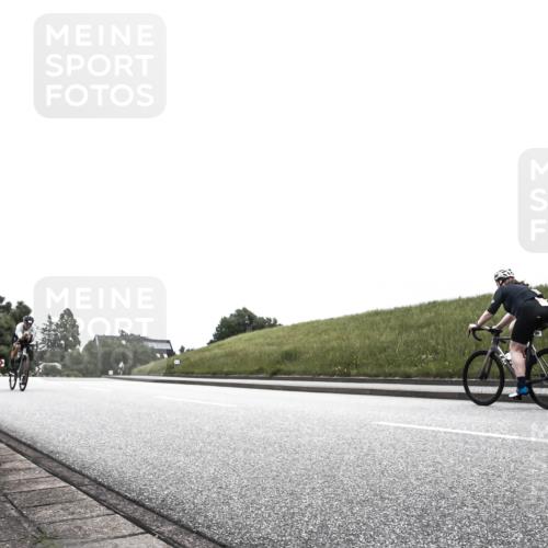 21.06.2026 - 29. Vierlanden-Triathlon H.Heesch http://msf.ph/oto/9872282 21.06.2026 12:11:39 Radfahren 870, 881 meine-sportfotos.de