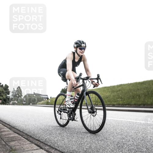 21.06.2026 - 29. Vierlanden-Triathlon H.Heesch http://msf.ph/oto/9872289 21.06.2026 12:11:44 Radfahren 881, 885 meine-sportfotos.de