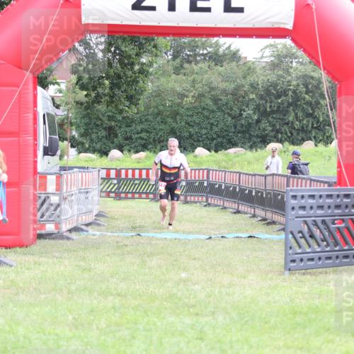 21.06.2026 - 29. Vierlanden-Triathlon Andreas Tolksdorf http://msf.ph/oto/9872409 21.06.2026 10:59:46 Ziel 211, 211 meine-sportfotos.de