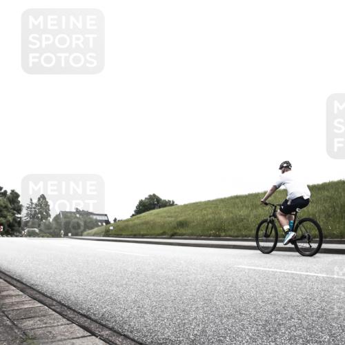 21.06.2026 - 29. Vierlanden-Triathlon H.Heesch http://msf.ph/oto/9872437 21.06.2026 12:15:20 Radfahren 695, 733 meine-sportfotos.de