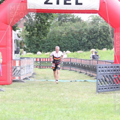 21.06.2026 - 29. Vierlanden-Triathlon Andreas Tolksdorf http://msf.ph/oto/9872443 21.06.2026 10:59:47 Ziel 211, 211 meine-sportfotos.de