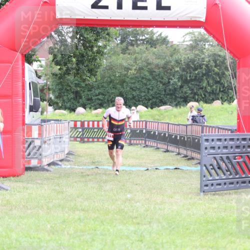 21.06.2026 - 29. Vierlanden-Triathlon Andreas Tolksdorf http://msf.ph/oto/9872460 21.06.2026 10:59:47 Ziel 211, 211 meine-sportfotos.de