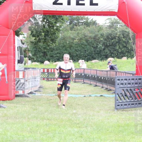 21.06.2026 - 29. Vierlanden-Triathlon Andreas Tolksdorf http://msf.ph/oto/9872524 21.06.2026 10:59:49 Ziel 211, 211 meine-sportfotos.de