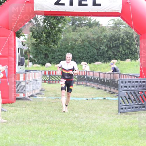 21.06.2026 - 29. Vierlanden-Triathlon Andreas Tolksdorf http://msf.ph/oto/9872562 21.06.2026 10:59:49 Ziel 211, 211 meine-sportfotos.de