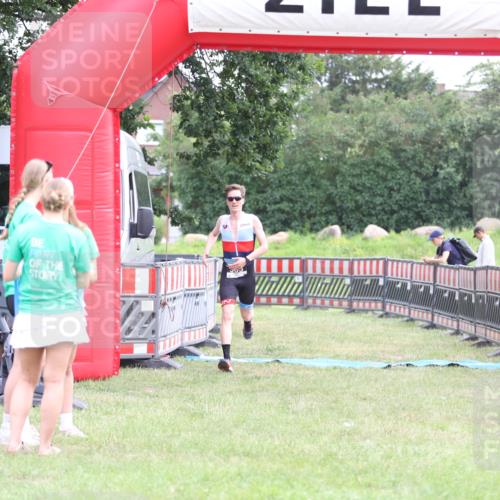 21.06.2026 - 29. Vierlanden-Triathlon Andreas Tolksdorf http://msf.ph/oto/9872571 21.06.2026 11:00:11 Ziel 365, 365 meine-sportfotos.de