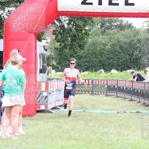 21.06.2026 - 29. Vierlanden-Triathlon Andreas Tolksdorf http://msf.ph/oto/9872618 21.06.2026 11:00:11 Ziel 365, 365 meine-sportfotos.de
