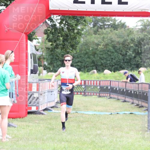 21.06.2026 - 29. Vierlanden-Triathlon Andreas Tolksdorf http://msf.ph/oto/9872636 21.06.2026 11:00:12 Ziel 365, 365 meine-sportfotos.de