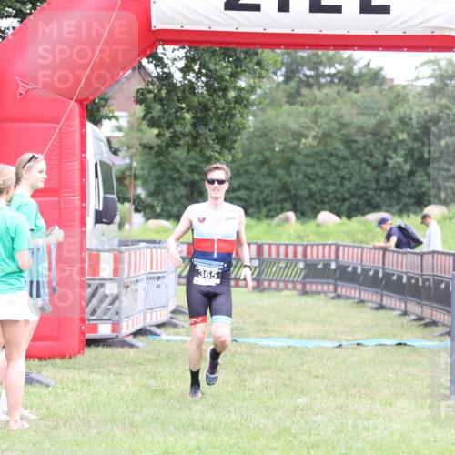 21.06.2026 - 29. Vierlanden-Triathlon Andreas Tolksdorf http://msf.ph/oto/9872652 21.06.2026 11:00:12 Ziel 365, 365 meine-sportfotos.de