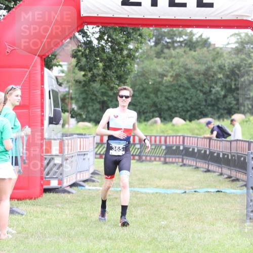 21.06.2026 - 29. Vierlanden-Triathlon Andreas Tolksdorf http://msf.ph/oto/9872670 21.06.2026 11:00:12 Ziel 365, 365 meine-sportfotos.de