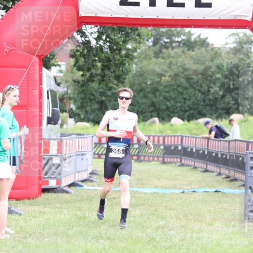 21.06.2026 - 29. Vierlanden-Triathlon Andreas Tolksdorf http://msf.ph/oto/9872678 21.06.2026 11:00:12 Ziel 365, 365 meine-sportfotos.de