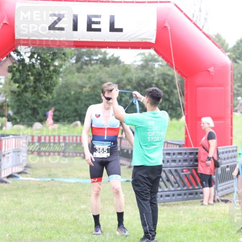 21.06.2026 - 29. Vierlanden-Triathlon Andreas Tolksdorf http://msf.ph/oto/9872694 21.06.2026 11:00:15 Ziel 365, 365 meine-sportfotos.de