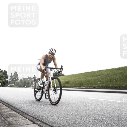 21.06.2026 - 29. Vierlanden-Triathlon H.Heesch http://msf.ph/oto/9872718 21.06.2026 12:19:51 Radfahren 731, 832 meine-sportfotos.de
