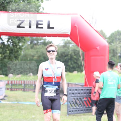 21.06.2026 - 29. Vierlanden-Triathlon Andreas Tolksdorf http://msf.ph/oto/9872767 21.06.2026 11:00:19 Ziel  meine-sportfotos.de