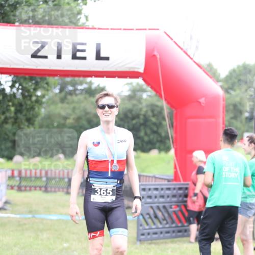 21.06.2026 - 29. Vierlanden-Triathlon Andreas Tolksdorf http://msf.ph/oto/9872775 21.06.2026 11:00:19 Ziel  meine-sportfotos.de