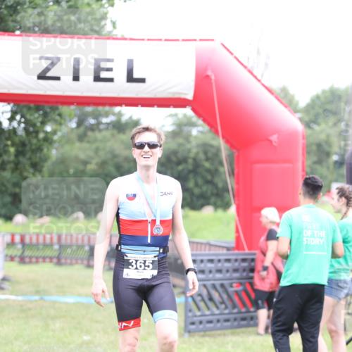 21.06.2026 - 29. Vierlanden-Triathlon Andreas Tolksdorf http://msf.ph/oto/9872781 21.06.2026 11:00:19 Ziel  meine-sportfotos.de