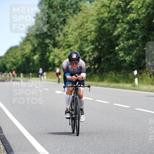 21.06.2026 - Viking Triathlon Michael Burmester http://msf.ph/oto/9872785 21.06.2026 12:45:45 Radfahren 54, 135, 205, 238, 254, 309, 352, 421 meine-sportfotos.de