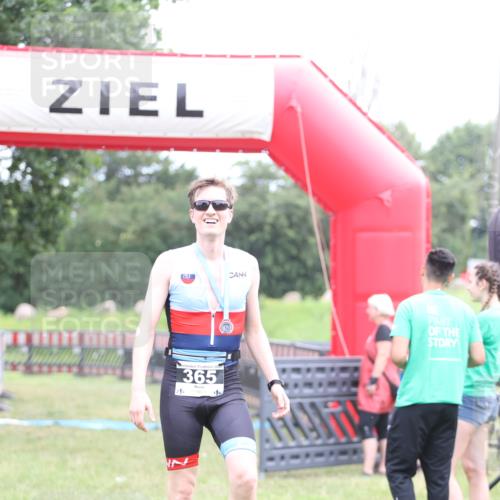 21.06.2026 - 29. Vierlanden-Triathlon Andreas Tolksdorf http://msf.ph/oto/9872788 21.06.2026 11:00:19 Ziel  meine-sportfotos.de