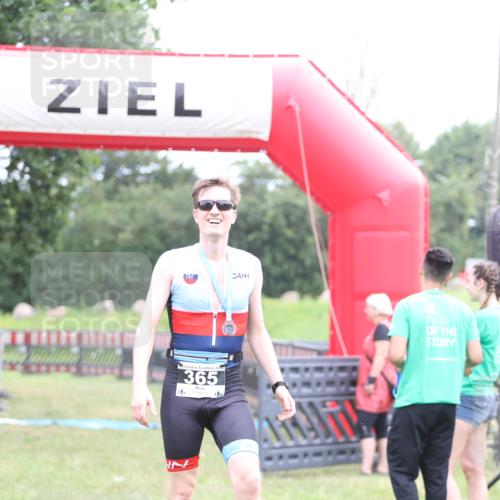 21.06.2026 - 29. Vierlanden-Triathlon Andreas Tolksdorf http://msf.ph/oto/9872794 21.06.2026 11:00:19 Ziel  meine-sportfotos.de