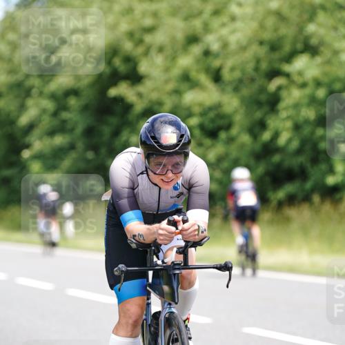 21.06.2026 - Viking Triathlon Michael Burmester http://msf.ph/oto/9872799 21.06.2026 12:45:46 Radfahren 54, 135, 205, 238, 254, 309, 352, 421, 442 meine-sportfotos.de