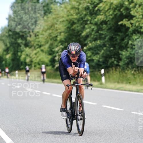 21.06.2026 - Viking Triathlon Michael Burmester http://msf.ph/oto/9872808 21.06.2026 12:45:53 Radfahren 54, 135, 205, 238, 309, 352, 421, 442, 561 meine-sportfotos.de