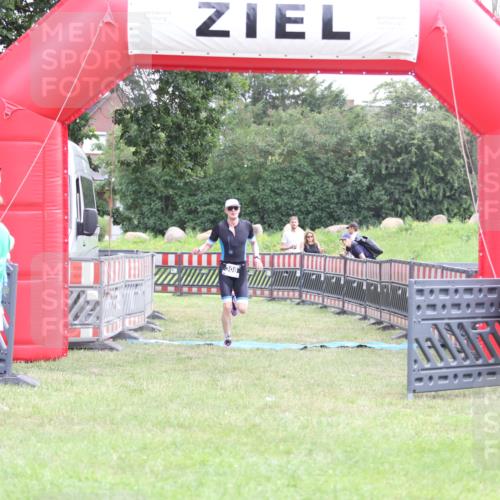 21.06.2026 - 29. Vierlanden-Triathlon Andreas Tolksdorf http://msf.ph/oto/9872809 21.06.2026 11:00:40 Ziel 308, 308 meine-sportfotos.de