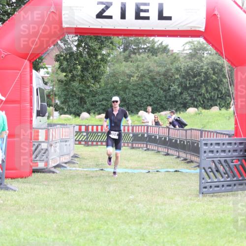 21.06.2026 - 29. Vierlanden-Triathlon Andreas Tolksdorf http://msf.ph/oto/9872873 21.06.2026 11:00:40 Ziel 308, 308 meine-sportfotos.de