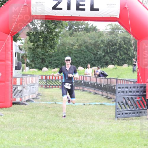 21.06.2026 - 29. Vierlanden-Triathlon Andreas Tolksdorf http://msf.ph/oto/9872882 21.06.2026 11:00:41 Ziel 308, 308 meine-sportfotos.de
