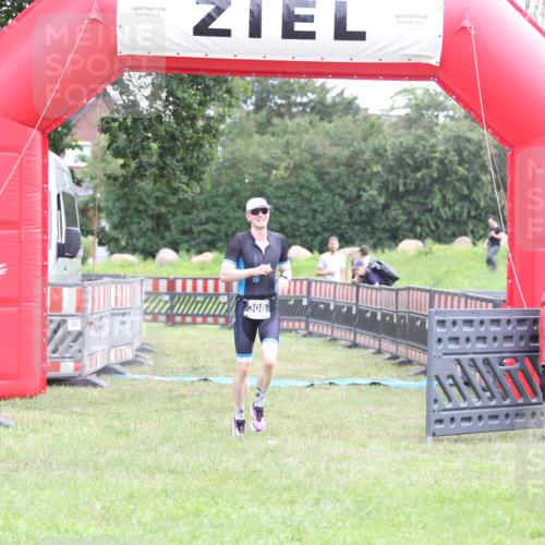 21.06.2026 - 29. Vierlanden-Triathlon Andreas Tolksdorf http://msf.ph/oto/9872904 21.06.2026 11:00:41 Ziel 308, 308 meine-sportfotos.de