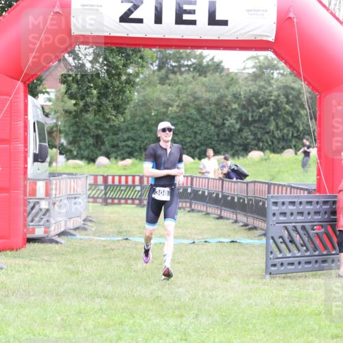 21.06.2026 - 29. Vierlanden-Triathlon Andreas Tolksdorf http://msf.ph/oto/9872926 21.06.2026 11:00:41 Ziel 308, 308 meine-sportfotos.de