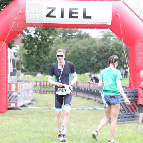 21.06.2026 - 29. Vierlanden-Triathlon Andreas Tolksdorf http://msf.ph/oto/9872951 21.06.2026 11:00:45 Ziel 414, 414 meine-sportfotos.de