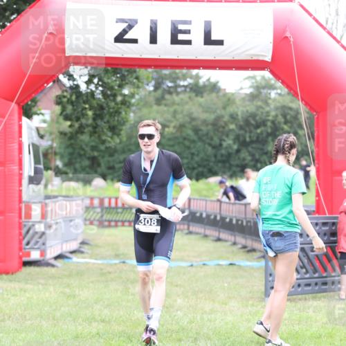 21.06.2026 - 29. Vierlanden-Triathlon Andreas Tolksdorf http://msf.ph/oto/9872967 21.06.2026 11:00:46 Ziel 414, 414 meine-sportfotos.de