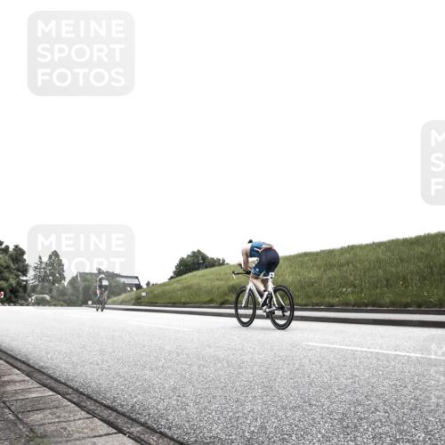 21.06.2026 - 29. Vierlanden-Triathlon H.Heesch http://msf.ph/oto/9872979 21.06.2026 12:27:02 Radfahren 809, 876 meine-sportfotos.de