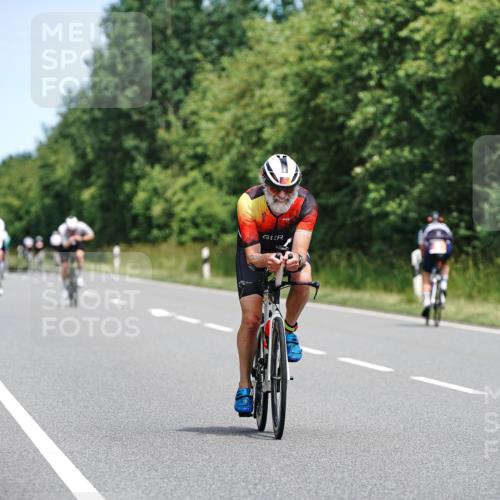 21.06.2026 - Viking Triathlon Michael Burmester http://msf.ph/oto/9872987 21.06.2026 12:46:32 Radfahren 16, 36, 105, 165, 178, 184, 251, 364, 407, 439, 457, 457, 504, 546, 606, 629, 629, 634 meine-sportfotos.de