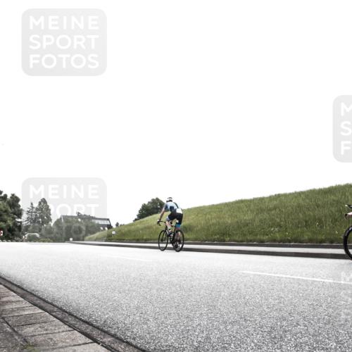 21.06.2026 - 29. Vierlanden-Triathlon H.Heesch http://msf.ph/oto/9873019 21.06.2026 12:27:16 Radfahren 256, 800, 942 meine-sportfotos.de