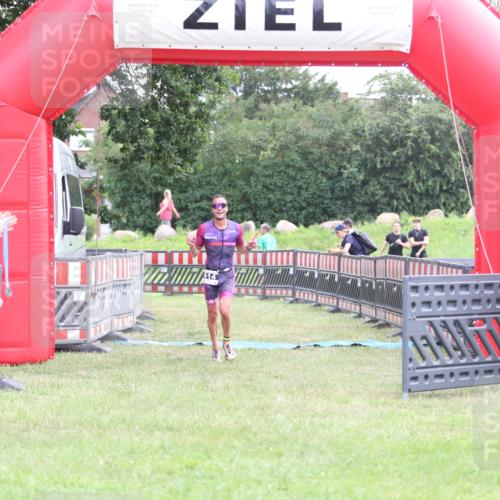 21.06.2026 - 29. Vierlanden-Triathlon Andreas Tolksdorf http://msf.ph/oto/9873031 21.06.2026 11:00:56 Ziel 414, 414 meine-sportfotos.de