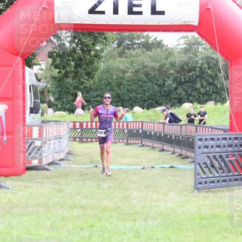 21.06.2026 - 29. Vierlanden-Triathlon Andreas Tolksdorf http://msf.ph/oto/9873040 21.06.2026 11:00:56 Ziel 414, 414 meine-sportfotos.de