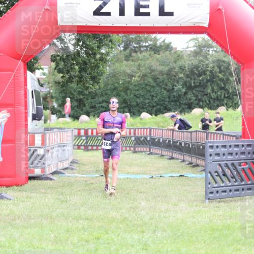 21.06.2026 - 29. Vierlanden-Triathlon Andreas Tolksdorf http://msf.ph/oto/9873071 21.06.2026 11:00:57 Ziel 414, 414 meine-sportfotos.de