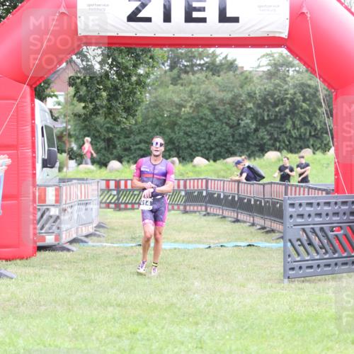 21.06.2026 - 29. Vierlanden-Triathlon Andreas Tolksdorf http://msf.ph/oto/9873101 21.06.2026 11:00:57 Ziel 414, 414 meine-sportfotos.de