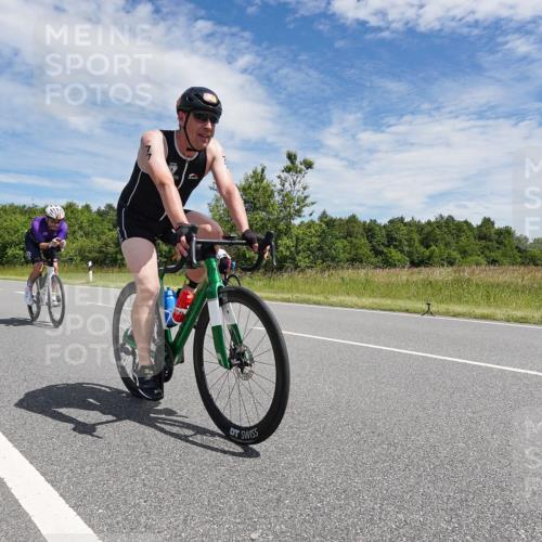 21.06.2026 - Viking Triathlon Michael Burmester http://msf.ph/oto/9873114 21.06.2026 12:37:24 Radfahren 77, 141, 300, 409, 448, 471, 519, 519 meine-sportfotos.de